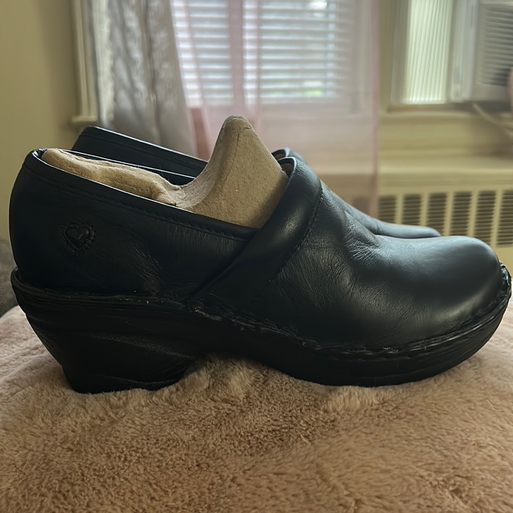 Nurse Mates black Leather Black slip resistant clogs Size 7.5 New- never worn